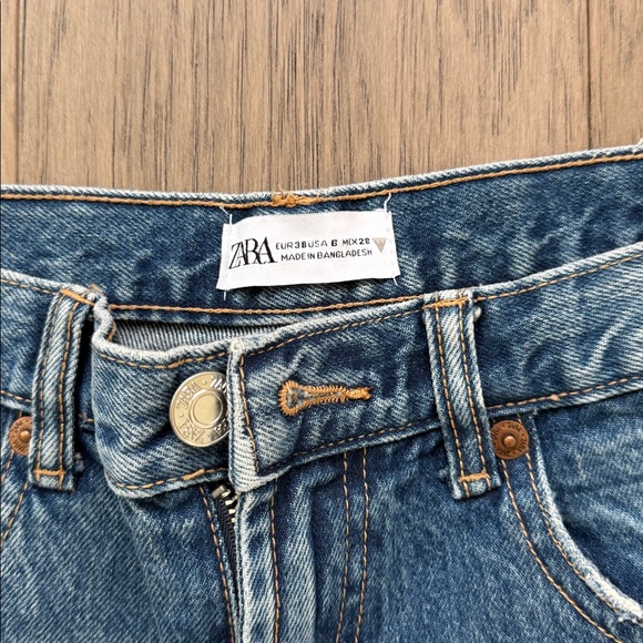 Zara Ripped Jeans - Picture 2 of 7